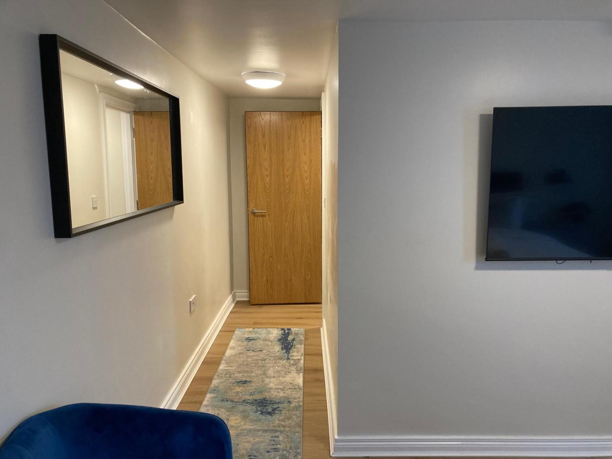 Smart 4K Tvs In All Bedrooms Double Vanity Sink Belfast Buitenkant foto