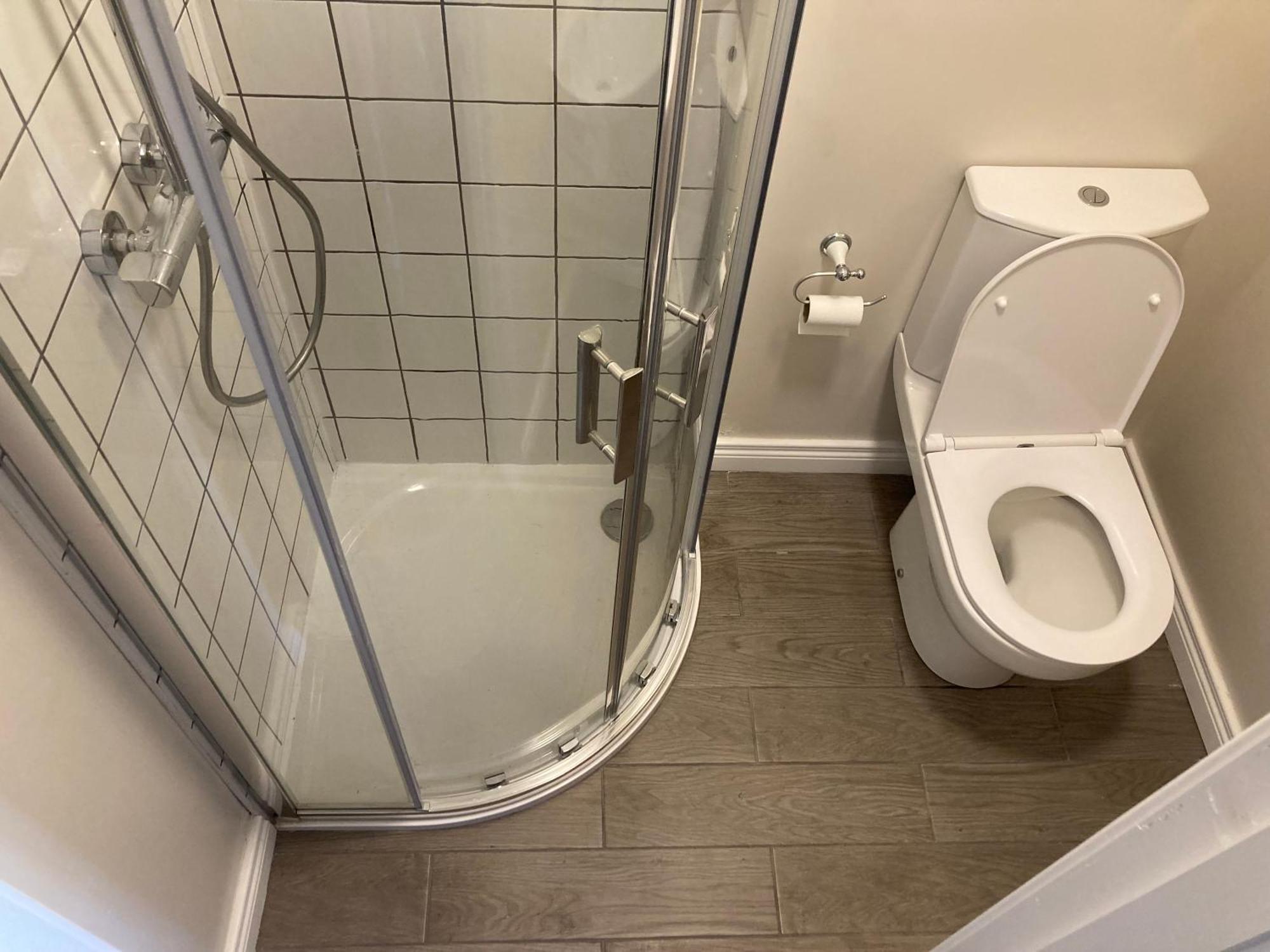 Smart 4K Tvs In All Bedrooms Double Vanity Sink Belfast Buitenkant foto